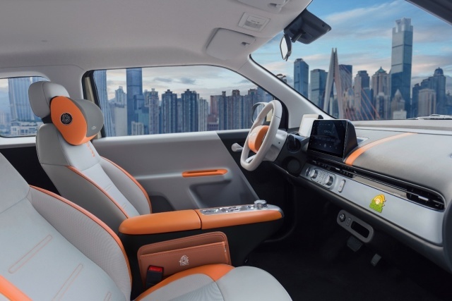 免费升级双色车身 长安Lumin橙风版启航版上市，售5.09万起