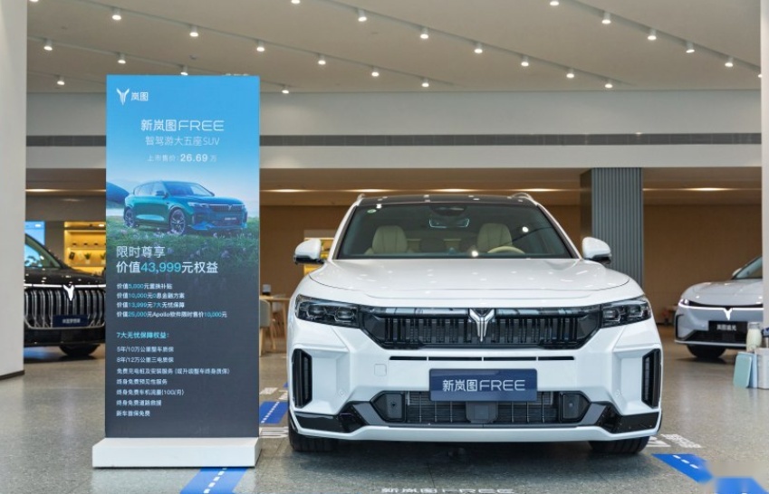 打卡商场展厅：新问界M7热度很高，但它更懂得吸引年轻人