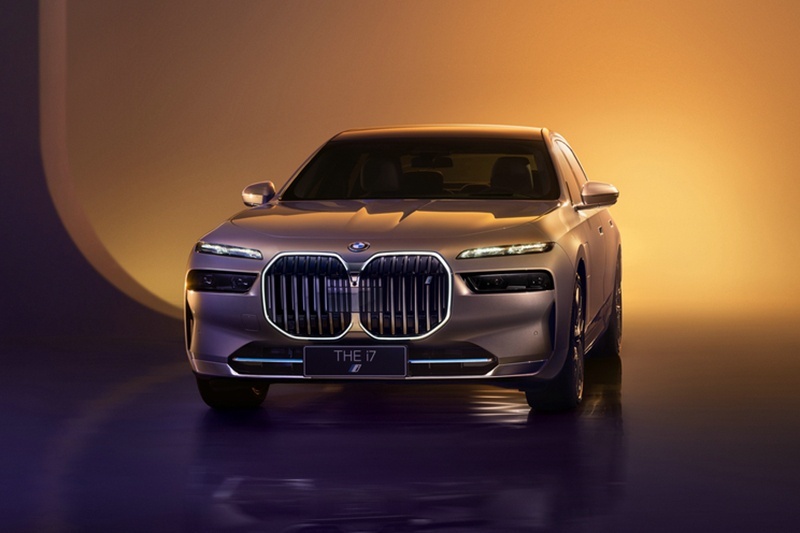 04.创新BMW i7外观_副本.jpg