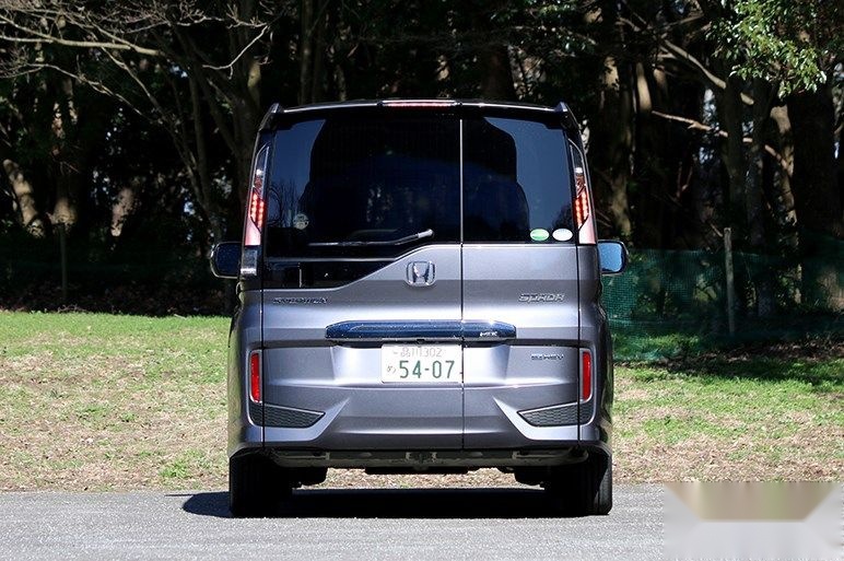 本田MPV神车StepWgn新款解析，新造型新混动还有分体门