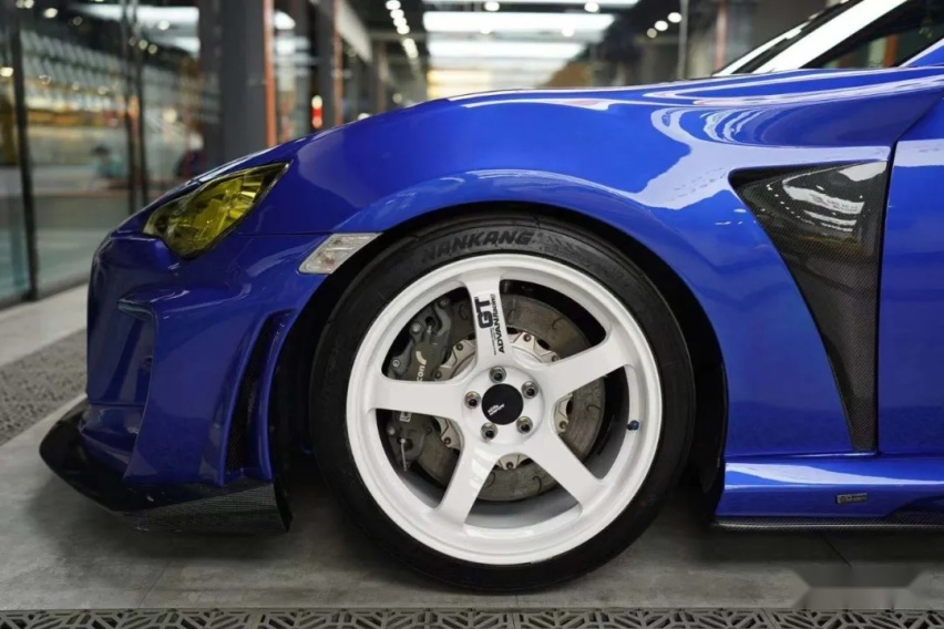 改装清单远超18cm的斯巴鲁BRZ，试遍OHLINS、ARAGOSTA