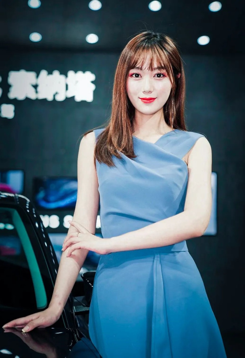 2020成都车展小姐姐实拍合集，我要我觉得好看！