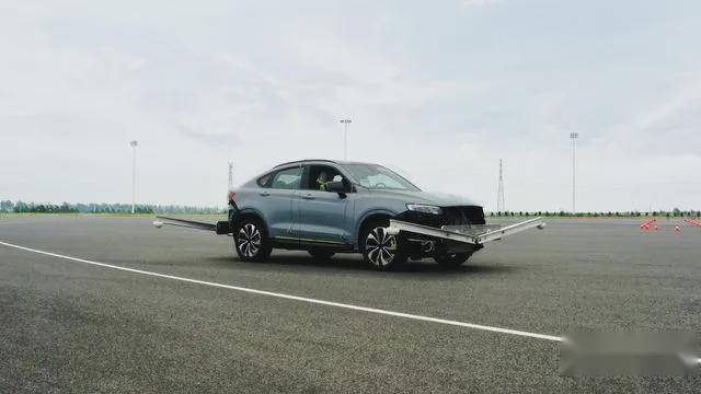 麋鹿测试算什么？吉利星越S完成鱼钩测试