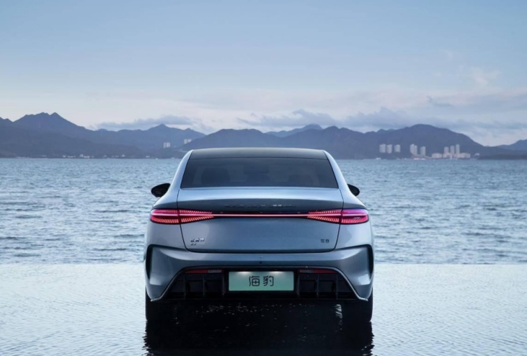 25万预算买新能源车 比亚迪海豹和长安深蓝SL03谁更值得入手？