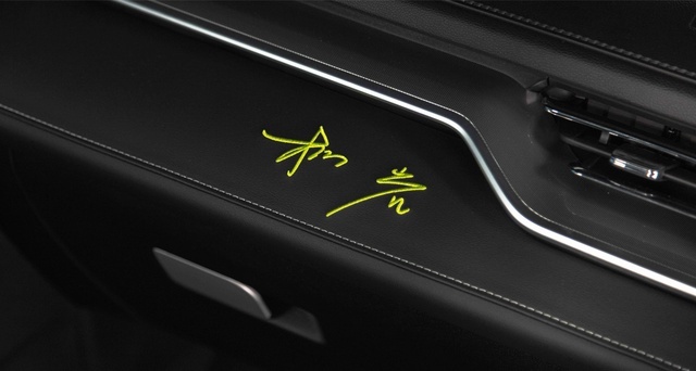 哈弗M6 PLUS柳岩联名版正式上市，卖7.99万/8.99万，香不香