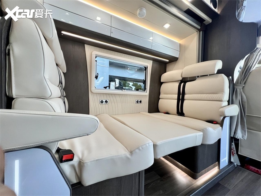 宇通C670双拓展房车，首家进口依维柯底盘打造，89.9万起