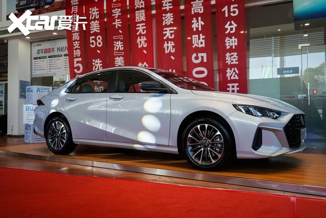 年轻人的第一台混动车 更快更省还便宜 实拍影豹混动版