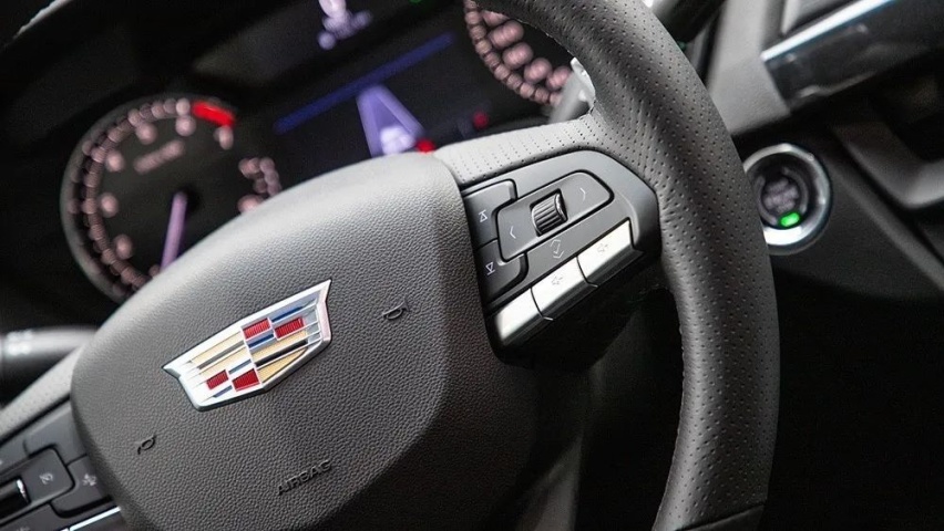2.0T+8AT+后驱不香吗？小姐姐趣味体验凯迪拉克CT4