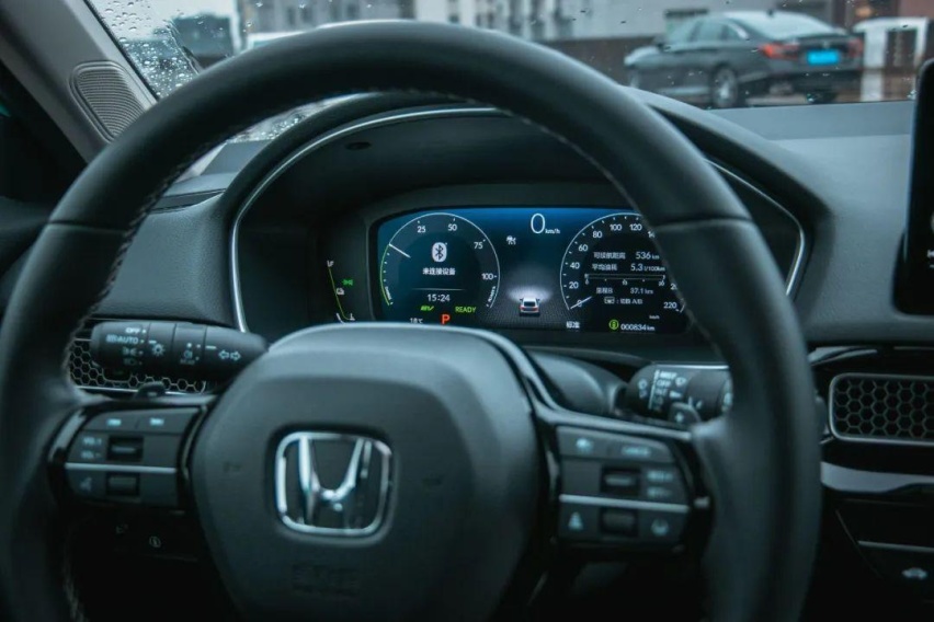 什么是年轻人该玩的车，五门轿跑型格HATCHBACK给你答案