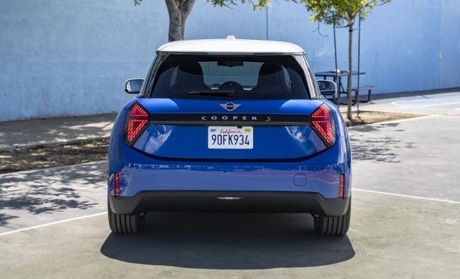 全新MINI COOPER EV电动车官图发布 ，这造型你打几分？