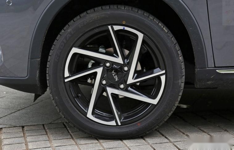 10万预算买纯电车，五菱缤果、海鸥、哪吒AYA，家用谁更合适？