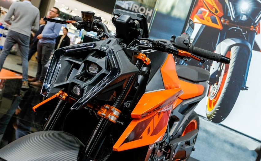 这个头，只有KTM做得出来！KTM 990 DUKE狙击眼前所有弯道