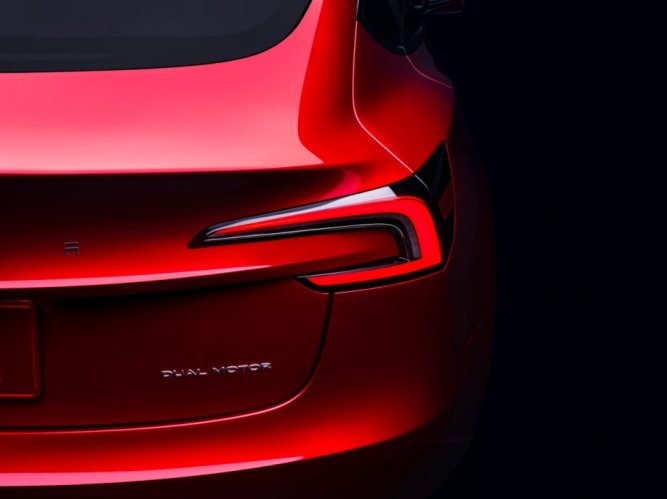 卉眼识车|特斯拉Model 3 焕新版25.99万元开启预售