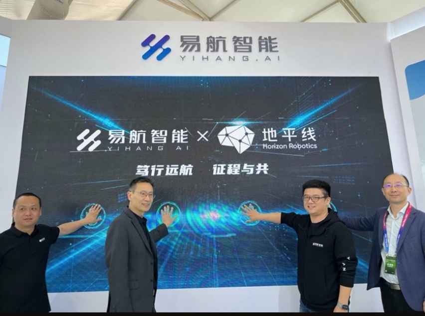 搭载量产级BEV“灵眸”，易航智能发布城市智驾平台“笃行”