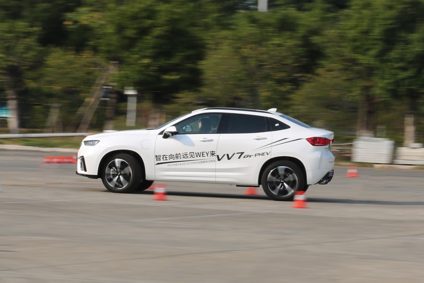 2.0T＋电机，这两款中国豪华SUV又快又省，油耗低到不敢信