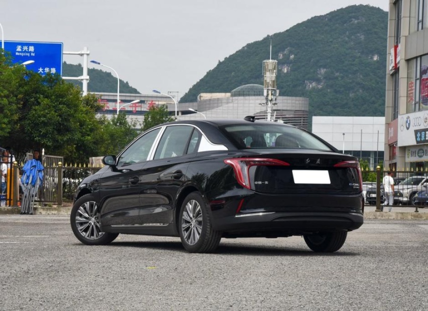 20万红旗挑战特斯拉！E-QM5 PLUS，新一代国产电动霸主即将崛起