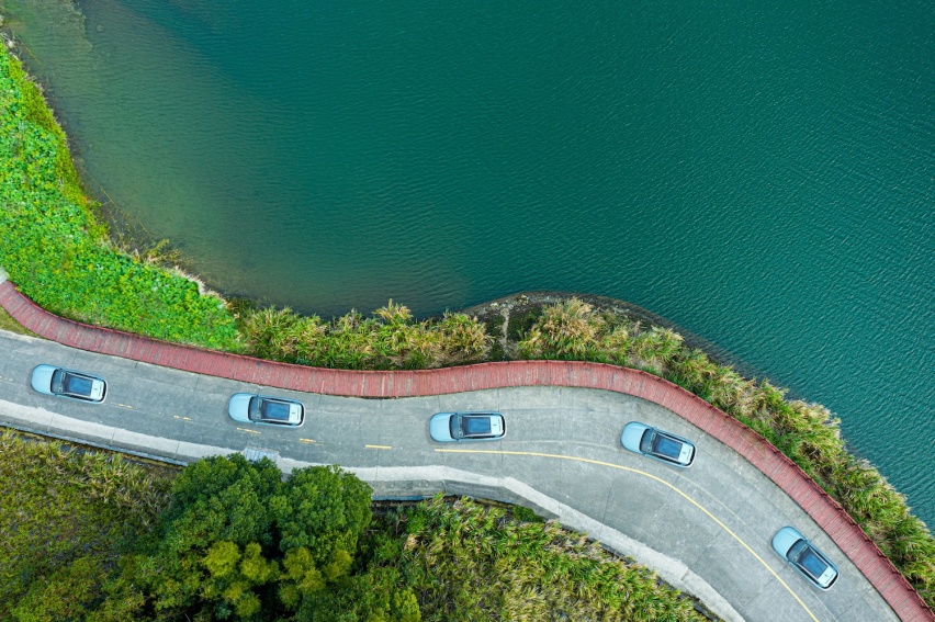 空气悬架、升降三联屏、30万级性能SUV标杆｜试驾岚图FREE增程版