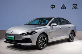 自主中高级新能源轿车又一新星，荣威D7预定爆款！