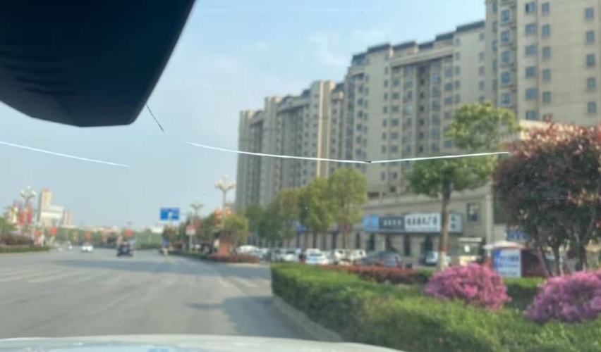 宝马3系前挡玻璃被自来水冲爆，原因竟是没用原厂水冲洗？