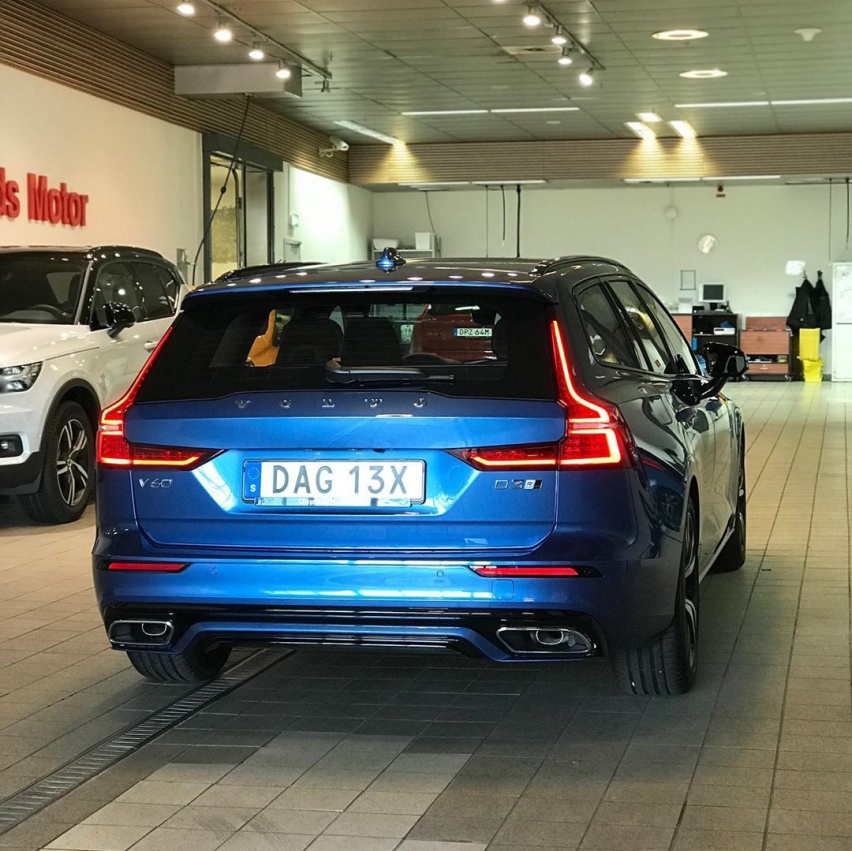 蓝色的很运动 全新沃尔沃V60海外实车