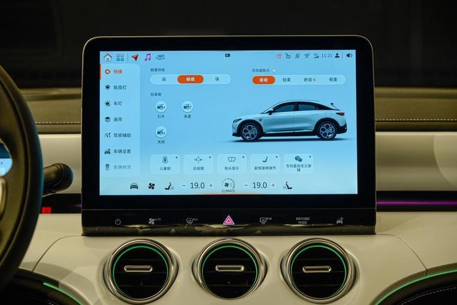 【2023上海车展】轿跑跨界纯电SUV，smart精灵#3全球首发