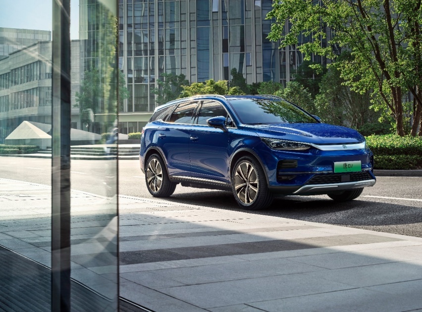 头部之争：降到历史低价的Model 3、Y与销量创新高的比亚迪汉唐