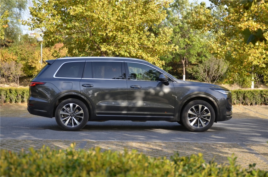 静态体验中大型“奶爸SUV” 理想ONE 为全家出游量身定制