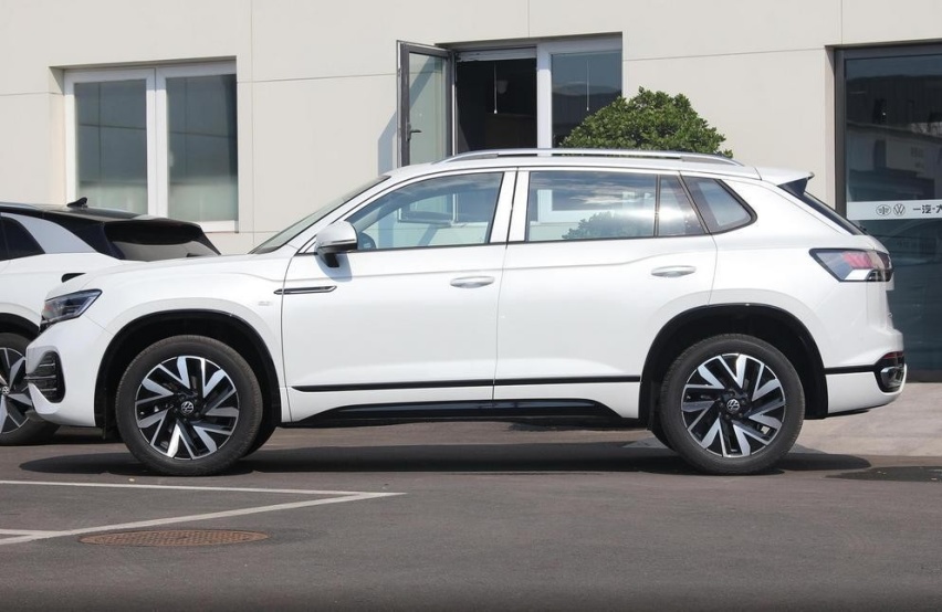 还不如直接定位中型SUV，对标探岳，红旗HS3：我错了？