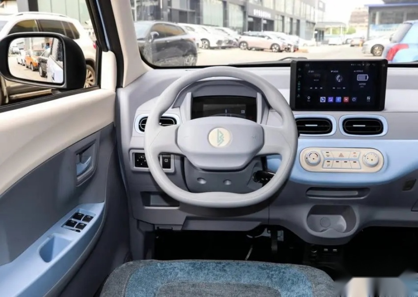 和欧拉的猫很像，价格却接近宏光MINI EV，凌宝BOX蔡文姬走可爱风