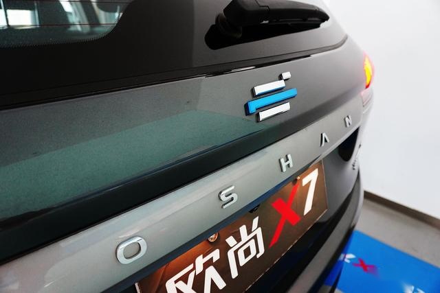 空间、配置、科技功能越级的家用SUV，长安欧尚X7到店实拍