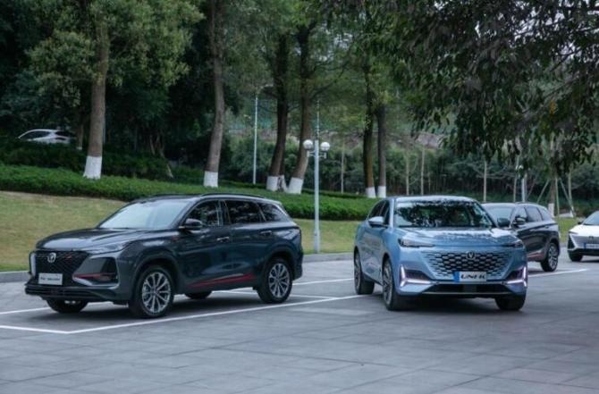 新知达人, 挪车、停车 一部手机就搞定！长安汽车大秀黑科技