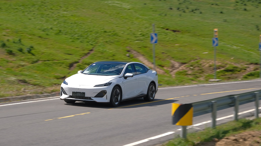买Model 3觉得不放心？比亚迪海豹对比深蓝SL03，谁更惊艳