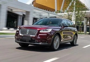 高颜值，更吸晴，凯迪拉克XT4、林肯冒险家谁才是你的心头所爱？
