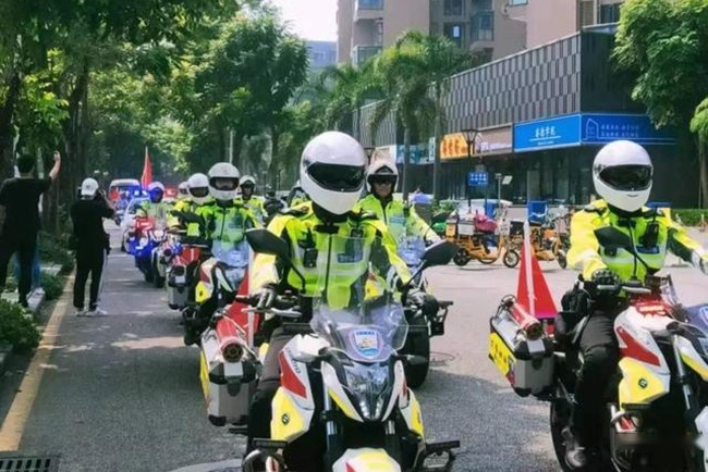 小心300元！“3秒转向灯”新规，一罚一个准！