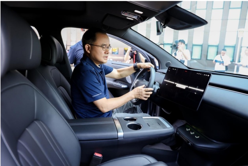 长安高管亲测长安启源E07 高环最高时速235km/h