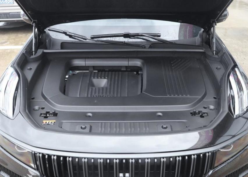 有沃尔沃XC90的影子，40万以内无对手，领克09有点强