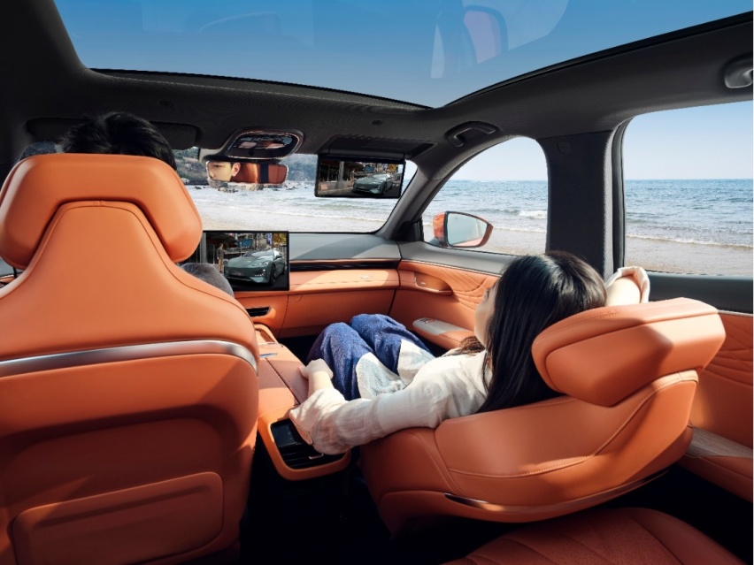 上海车展丨实拍深蓝S7，化妆镜带屏幕，配女王副驾，还看Model Y？