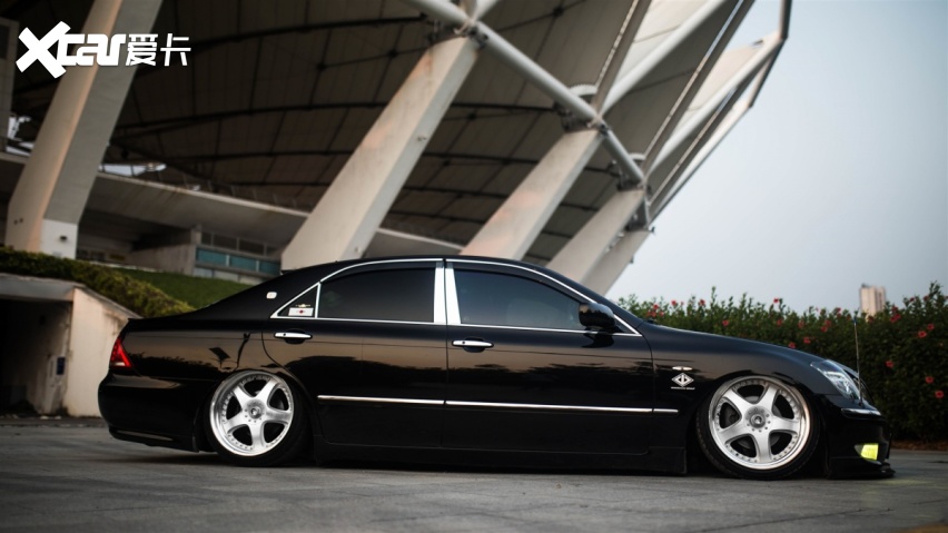 改完还原几经周折丰田12代皇冠帅气vip姿态归来