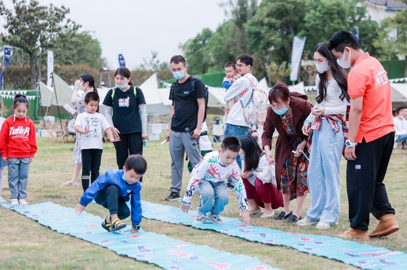 共赏秋韵 一汽-大众花博汇金秋焰火节狂欢不止