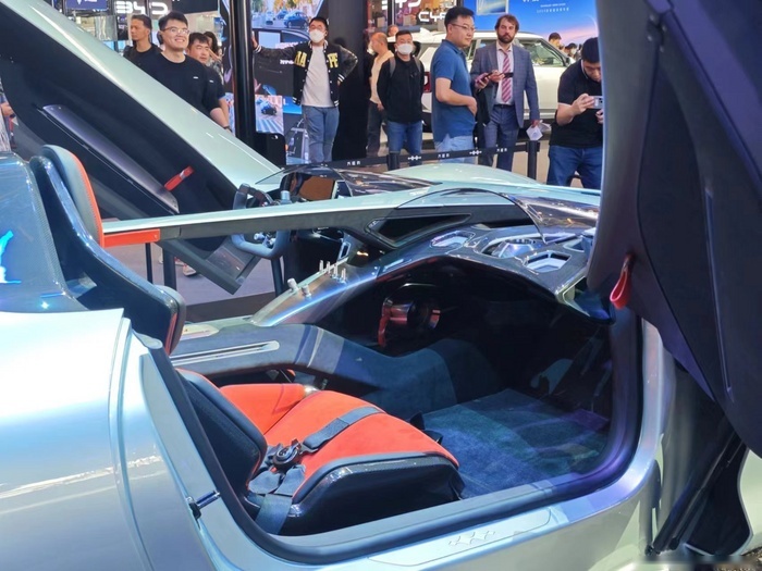 方程豹就不做普通的车，豹8、豹9、Super 3亮相车展