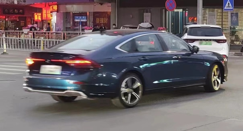 “绿牌”雅阁现身街头，配CarPlay+按键换挡，还看汉DM-i？