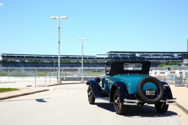 1928年的别克敞篷车正在拍卖，目前竞拍价已炒至3.5万美元