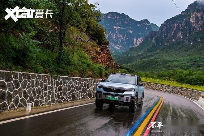 方程豹首搭首发比亚迪云辇-P Ultra，豹8豹5闪充版实现三轮行驶