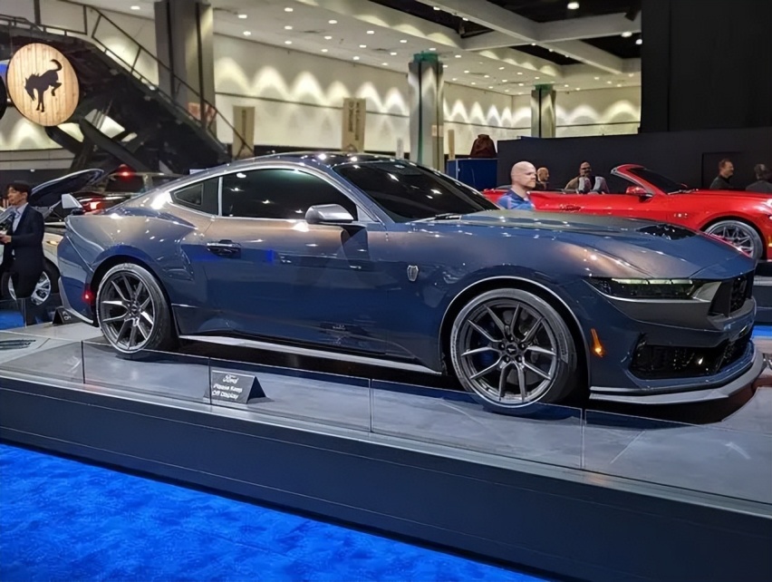 福特黑马首发亮相，搭载5.0L自吸V8，零百3.2s，卖多少钱能火？