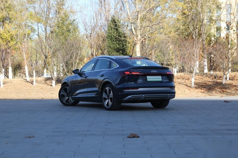 贴近燃油车的行驶品质，试驾奥迪e-tron Sportback