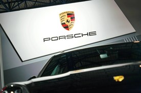 保时捷4S店跑路背后：买豪华新能源不如买小米SU7