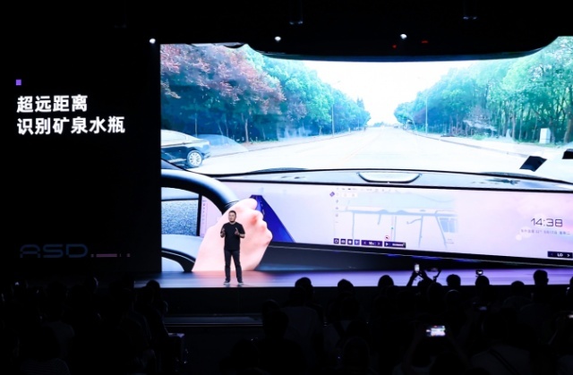开启“全民高阶智驾”时代 极越纯视觉高速高架终身免费