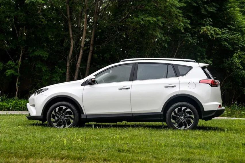 丰田RAV4荣放和日产奇骏谁更值得买？