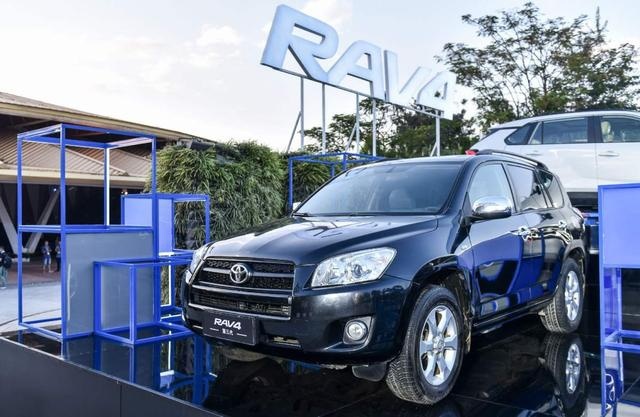 17.48到25.88万,新RAV4售价让我忘记那块中控屏
