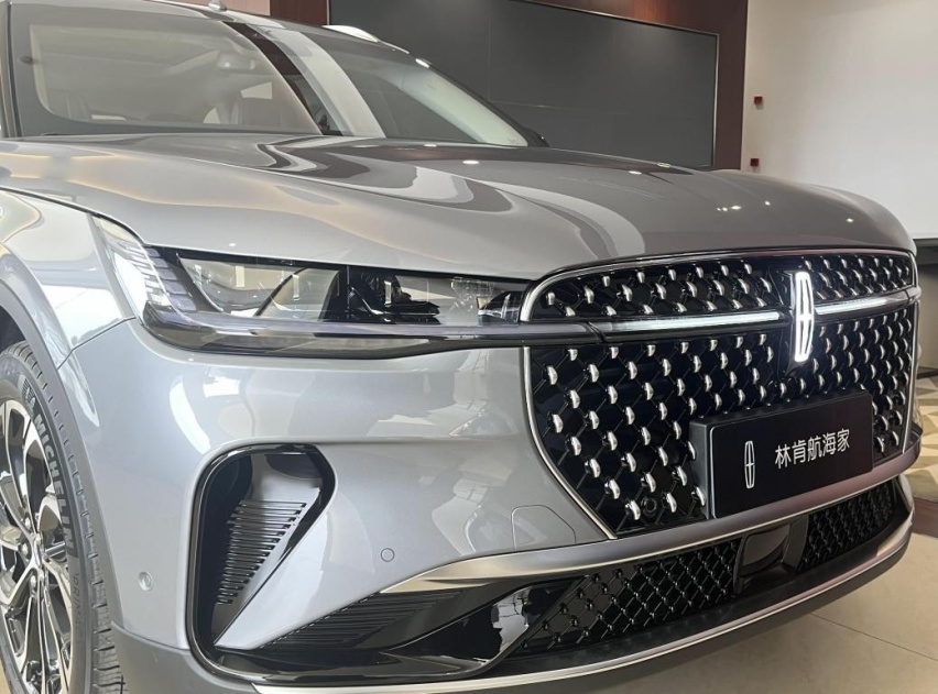 征服路面！带你穿越城市SUV：林肯航海家VS宝马X3